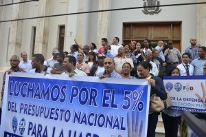 Empleados, profesores y estudiantes uasd santiago