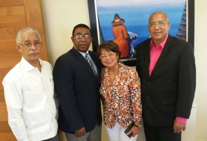 Dándole seguimiento al proceso de confección de los cheques para realizar el pago a los docentes de Ciencias de la Salud del Recinto Santiago, en la foto figuran la Mtra. Dominga Peguero, Directora General de Tesorería, el Mtro. Isidro Melo, Director General de Presupuesto, junto al Maestro Darío Genao, Coordinador de los Centros y Subcentros de la UASD y el Director General del Recinto UASD Santiago, Dr. Genaro Rodríguez. Esto es parte del esfuerzo para retornar a Santiago con los cheques correspondientes.