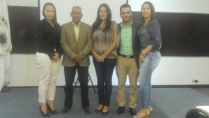 Directivos y miembros de FUNDETROP y SOECI junto a Ricardo García del Jardín Botánico Nacional.