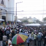 Cientos de feligreses católicos acuden a venerar a la Virgen de La Altagracia