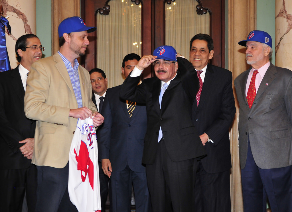 Presidente Medina pide Licey retornar “con la Bandera Nacional llena de gloria”.