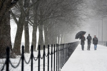 Tras la nieve, el frío cierra escuelas y oficinas en EE.UU.