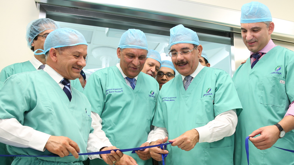 Presidente Medina asiste inauguración Primera Unidad Cirugía Robótica en el país‏
