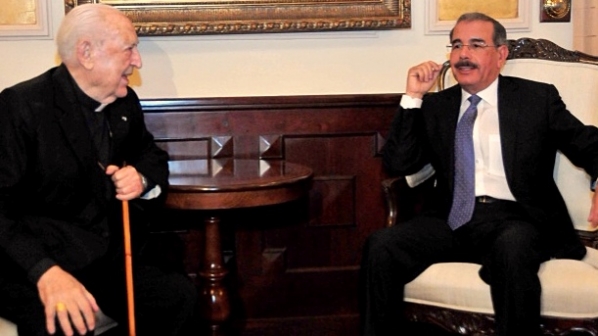 Presidente Medina expresa pesar por muerte de Monseñor Arnáiz