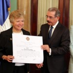 Ejecutivo condecora fundadora Centro Ann Sullivan de Perú; referencia CAID en RD