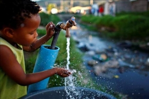 AGUA POTABLE ¿MERCANCÍA O DERECHO?