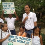 Realizan vigilia en defensa río Nigua en Castillo, Provincia Duarte.