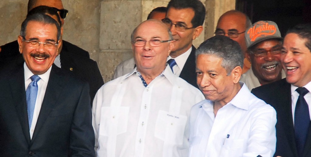 Presidente Medina consulta a líderes del PRD‏