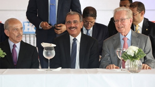 Presidente Medina destaca afianzamiento del periódico El Día en su aniversario