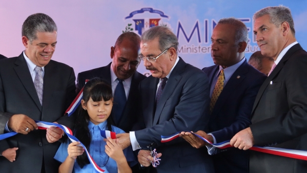 Gobierno inaugura cinco nuevas escuelas Monseñor Nouel