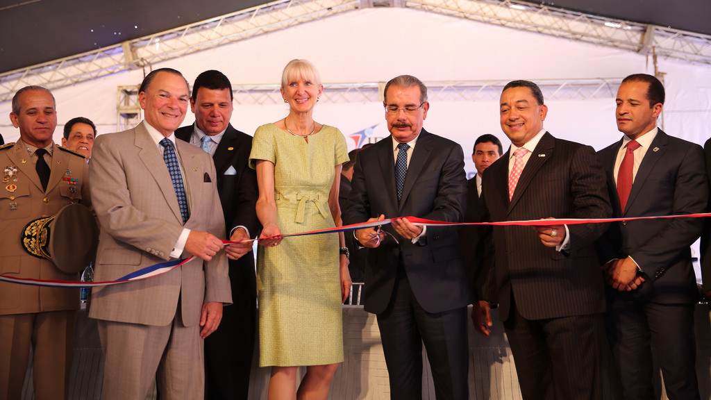 Danilo Medina inaugura dos modernos centros de control de tránsito aéreo