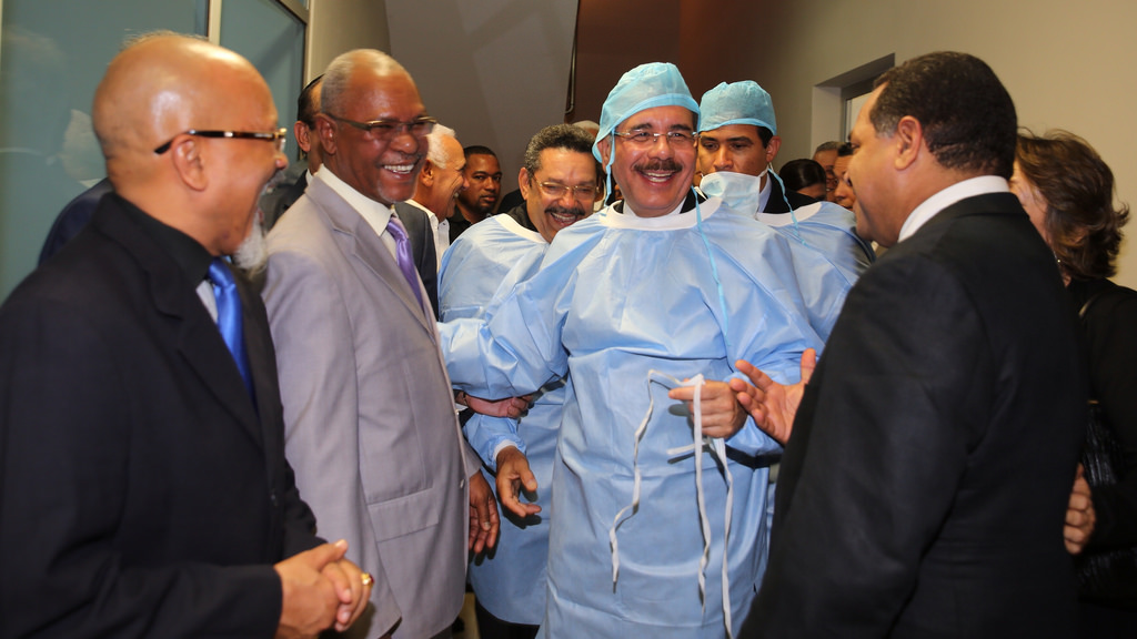 Medina inaugura moderno laboratorio de biotecnología y reproducción animal