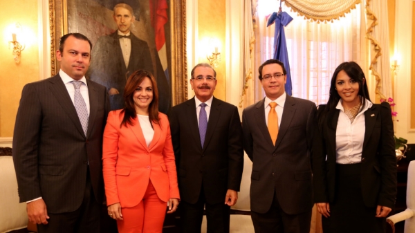 Jóvenes empresarios visitan al presidente Danilo Medina