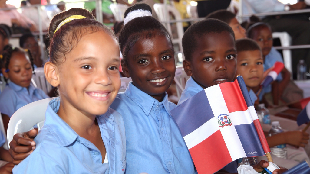 Más aulas para Santo Domingo, inauguran cuatro escuelas‏