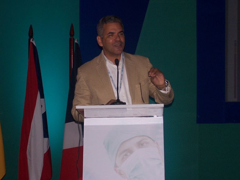 Doctor Franklyn Robles realiza Conferencia Manejo Avanzado Heridas Complejas en Puerto Plata