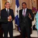 Presidente Medina recibe visita de cortesía de los humoristas Raymond y Miguel