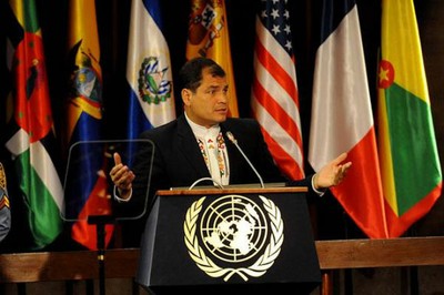 Correa reflexiona sobre restricciones internacionales que frenan el desarrollo