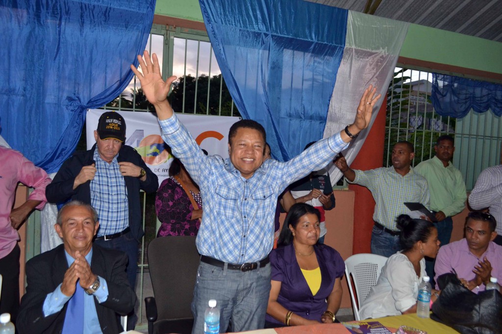 Monchy Rodríguez juramenta en su proyecto a líderes del Distrito Uno