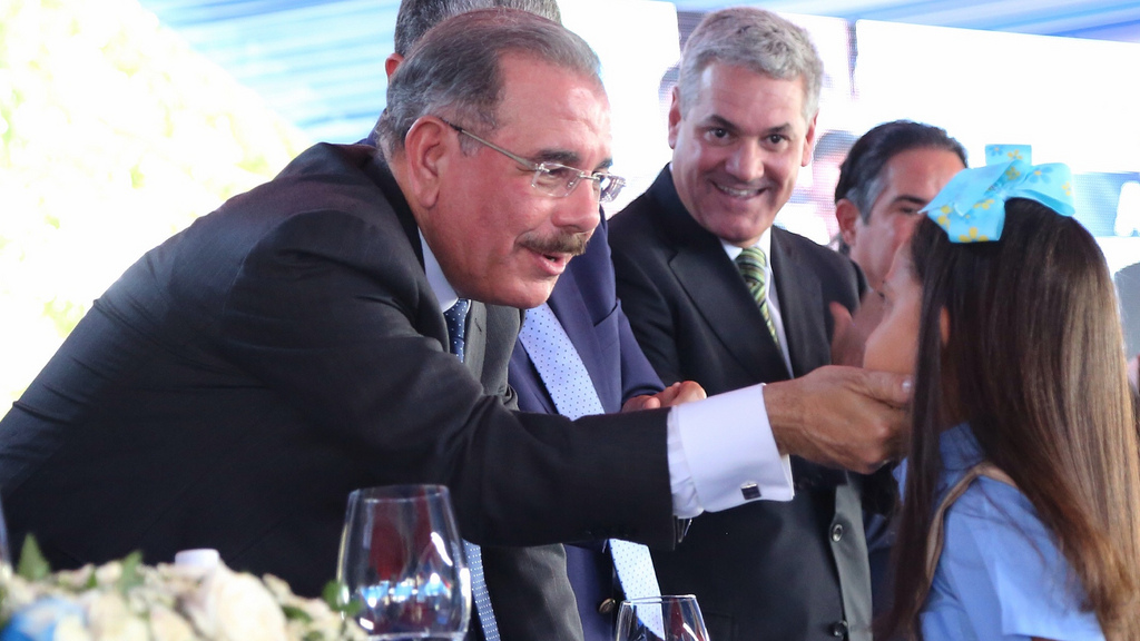 Santiago Rodríguez recibe 91 aulas de manos del presidente Danilo Medina