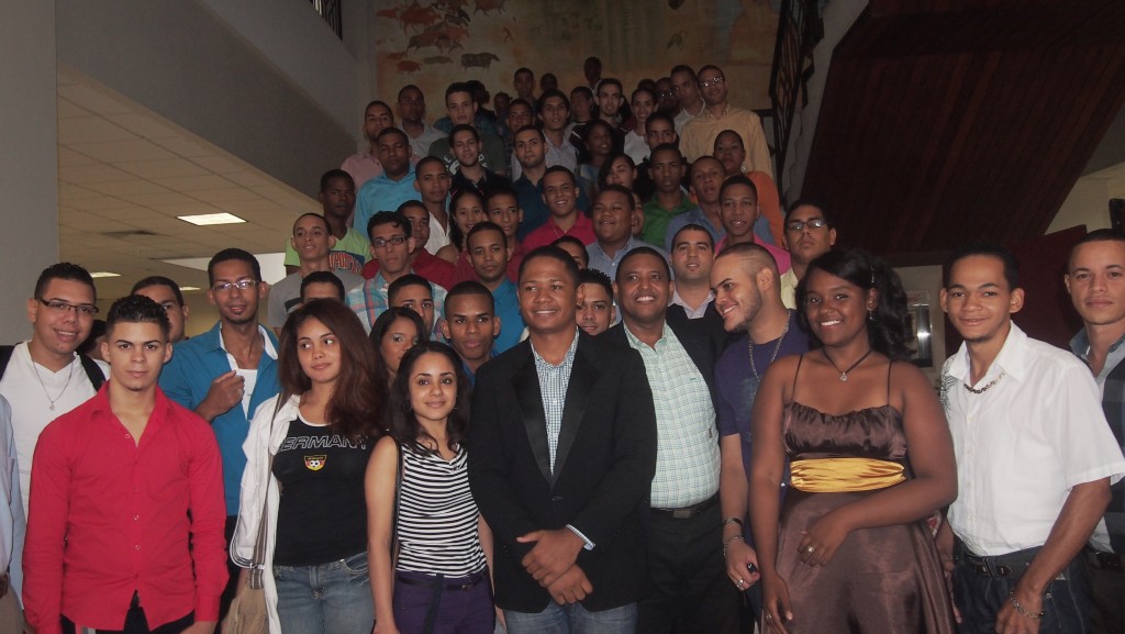 FESD prepara técnicos para crear su propia fuente de empleos.
