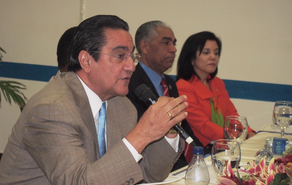 Rector de la UASD se comprometió hacer efectivo pagos a maestros