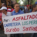 Comunitarios en los Pérez en Gurabo vuelven a exigir el asfaltado de la carretera.