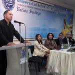 Kelvison Reyes pone a circular libro en la UASD Santiago