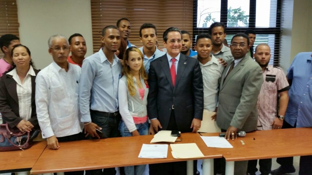RECTOR UASD SE COMPROMETE A RESOLVER LOS PROBLEMAS DEL RECINTO DE SANTIAGO