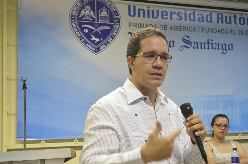 Empresario Julián Ochoa ofrece en la UASD Santiago charla “Historia de un Emprendedor Financiero”