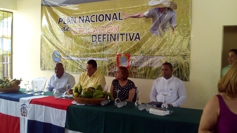 IAD dota de titularización a mas de 1500 parceleros y productores agrícola en Santiago