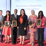 Vicepresidenta entrega premio Voluntariado Solidario
