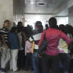 Usuarios de pasaporte Santiago se quejan por deficiencias en los servicios.