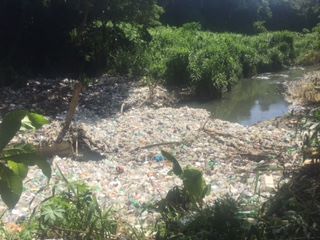 Río de El Ensueño se Convierte en Vertedero