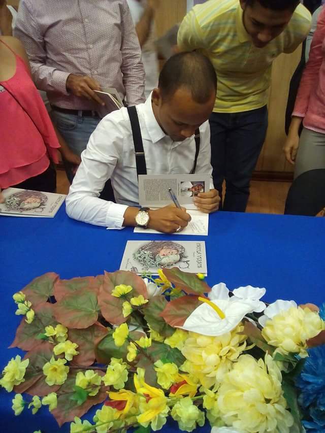 Con fiesta cultural, Adelso Reinoso nos presenta Oscula Versus y nos invita a la poesía.