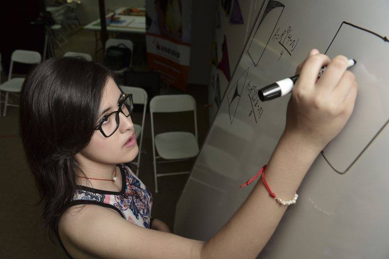 ESTUDIANTE MOCANA DESCUBRE FORMULA MATEMATICA
