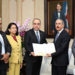 Presidente Danilo Medina recibe comisión estudia leyes Partidos Políticos y Régimen Electoral