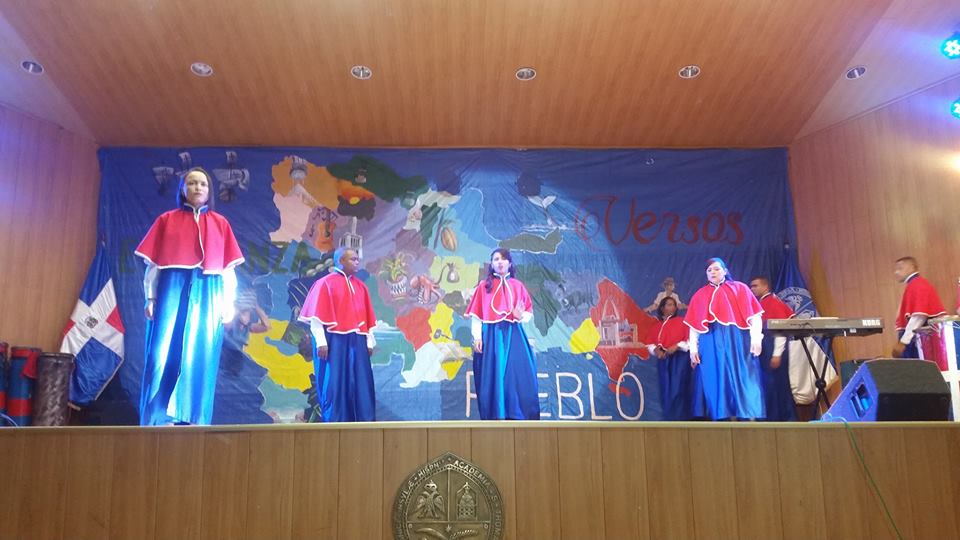 Recinto Santiago celebra día del poeta con un público lleno de regocijo