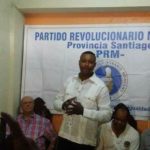 Erickson Peralta, coordinador de campaña del diputado Robinsón Díaz, se juramenta con Hipólito Mejía.