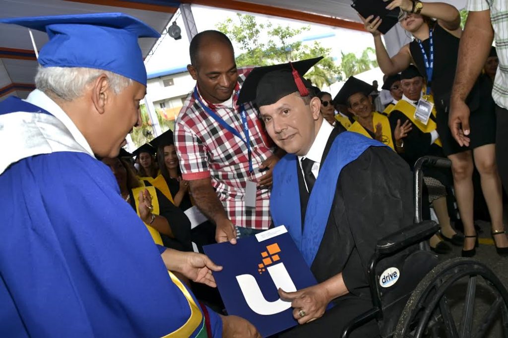 UAPA CELEBRA SU QUINCUAGESIMA GRADUACION CON 1,164 PROFESIONALES