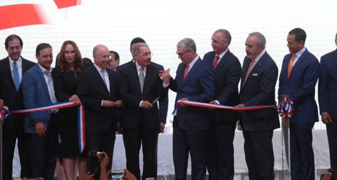 MEDINA INAUGURA PARQUE CENTRAL DE SANTIAGO