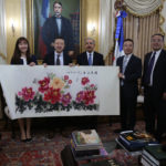 Presidente Danilo Medina recibe a ejecutivos empresa Huawei