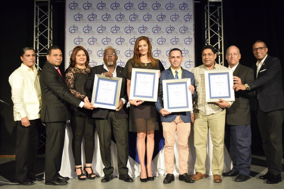 Premian ganadores concurso de ensayo CDP Seccional Santiago.