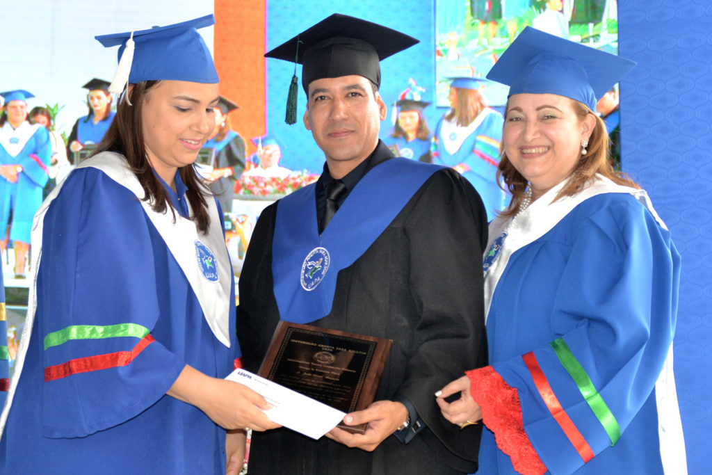 UAPA ENTREGA 927 NUEVOS PROFESIONALES A LA SOCIEDAD
