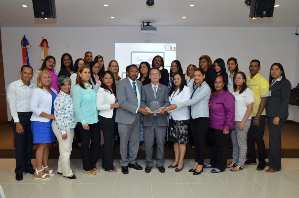 UNEV organiza conferencia formativa para fortalecer competencias profesionales