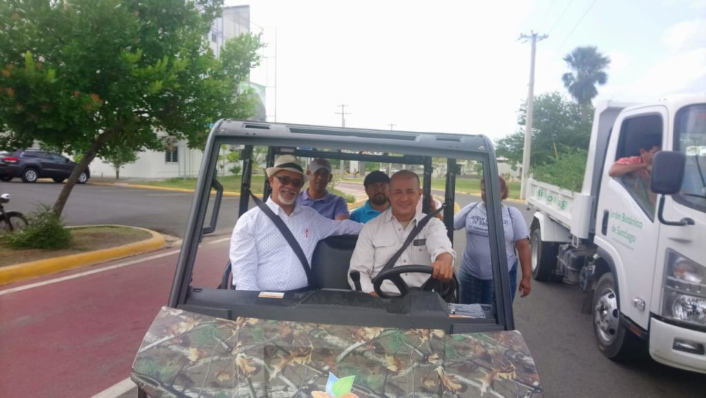 Director de la UASD Santiago visita el Jardín Botánico.