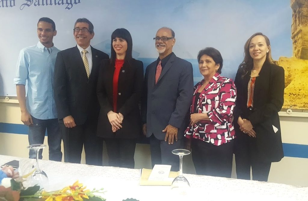 Autoridades diplomáticas presentan en la UASD Santiago programa de becas Chevening.