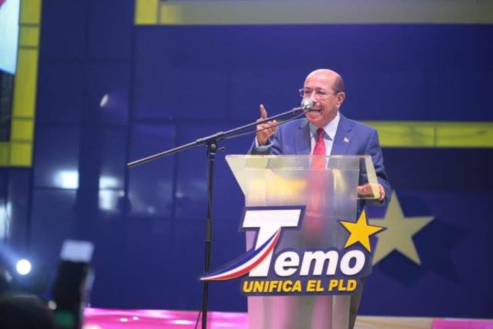 Con el slogan ¡Temo unifica el PLD! Temístocles Montás lanzó su candidatura presidencial en el Palacio de los Deportes.