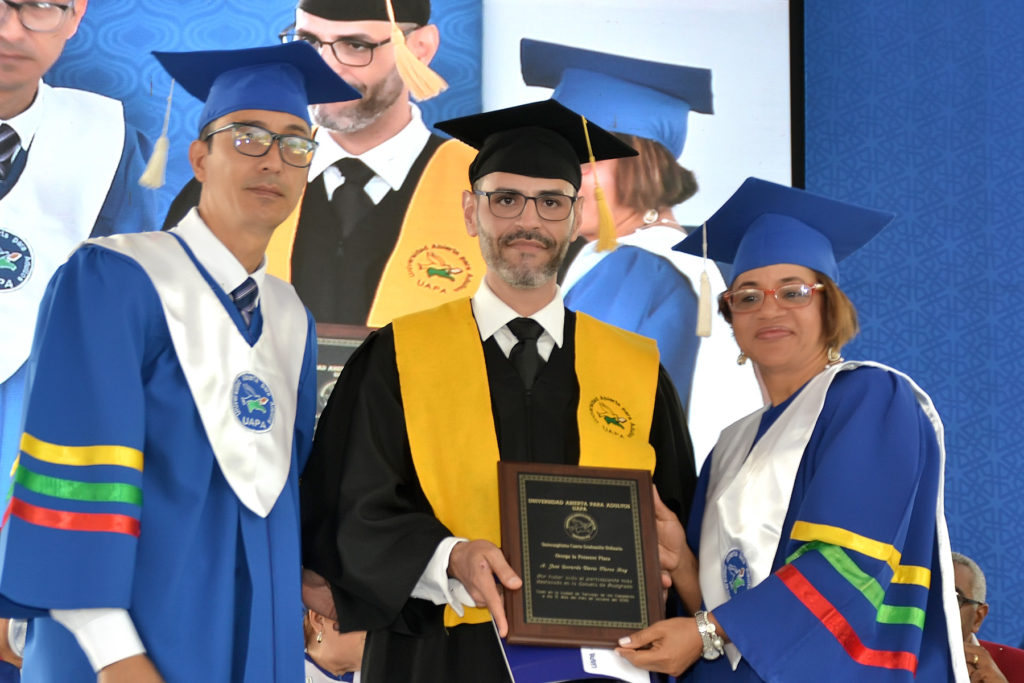 UAPA CELEBRA SU GRADUACION 54 CON 1, 345 NUEVOS EGRESADOS