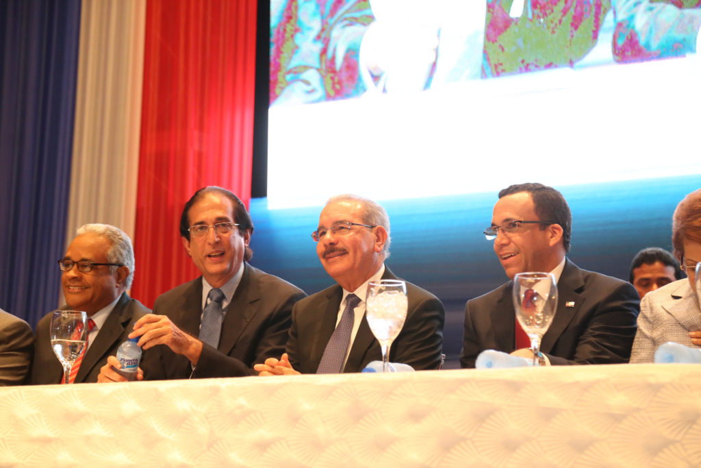 Medina presenta en Santiago nuevos servicios en línea de República Digital