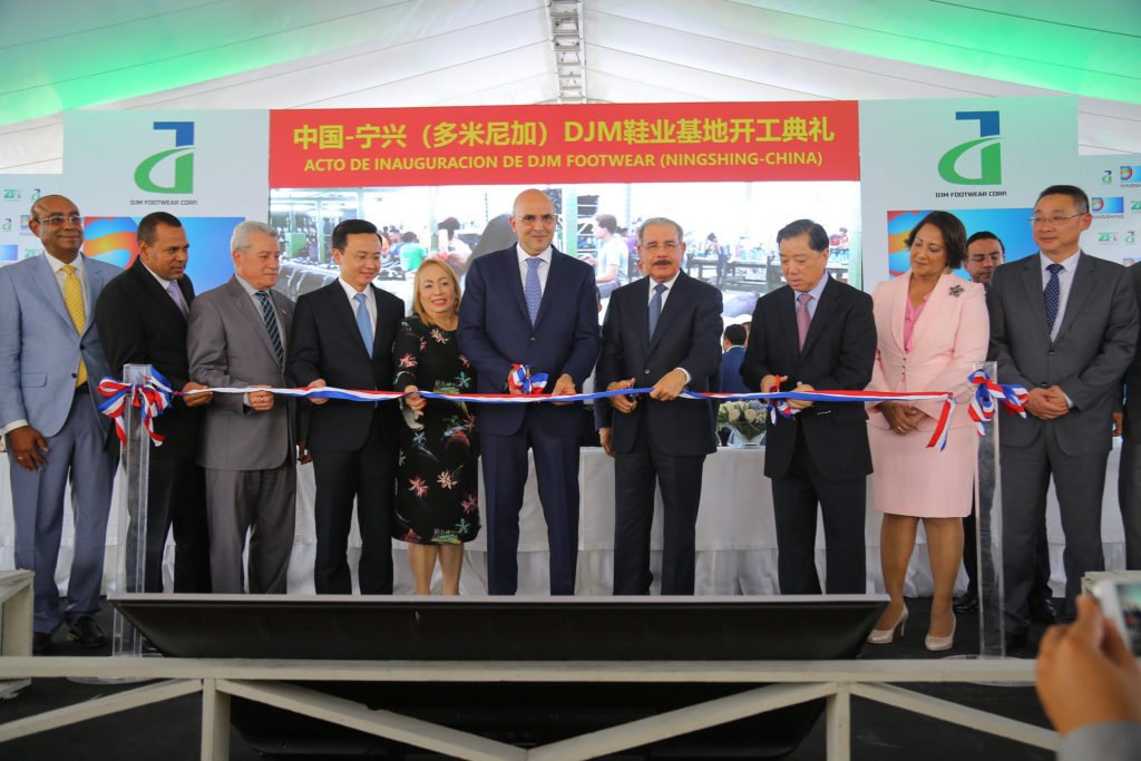 Inauguran en Tamboril fábrica de calzados de China Popular que generará 500 empleos